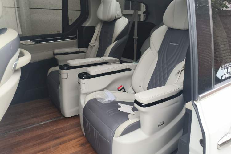 Used SAIC MAXUS G20 2020 2.0T Gasoline Automatic ZhiZun Edition Left Rear Seat