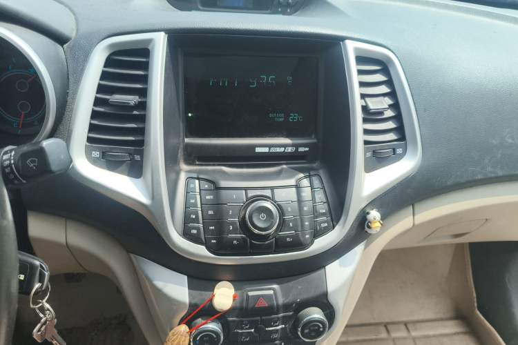 Used CHANGAN Eado 2013 1.6L Manual Luxury Model China V Standard Audio And AC Panel