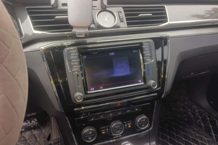 Used Volkswagen Passat 2016 330TSI DSG Prestige Edition Audio And AC Panel