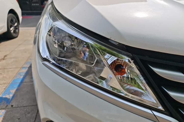 Used Baojun 310 2016 1.2L manual Comfort trim level Right Front Headlight