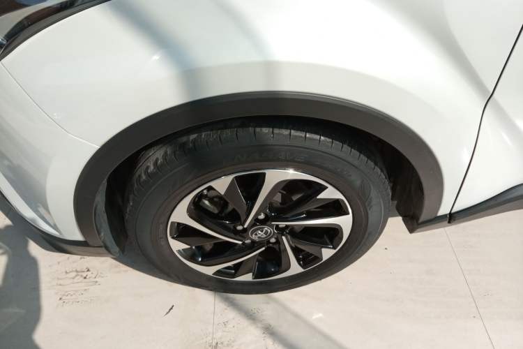 Used Toyota IZOA 2018 2.0L Yichi Version China VI Standard