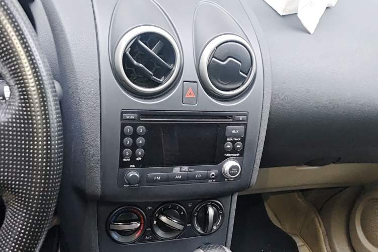 Used Nissan Qashqai 2012 2.0 XL Fire CVT 2WD Audio And AC Panel