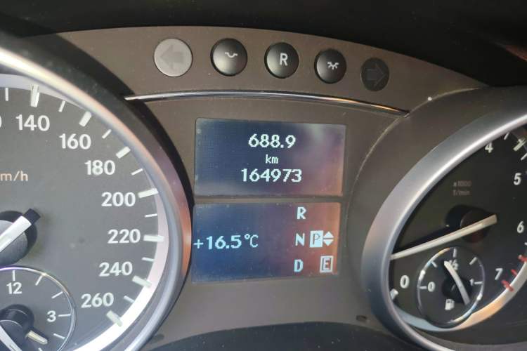 Used Mercedes-Benz R-Class 2014 R 320 4MATIC Luxury Model