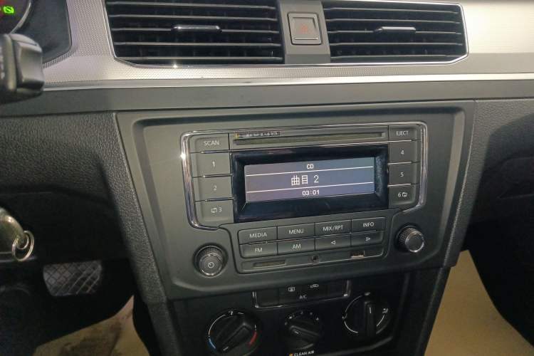 Used Volkswagen C-TREK 2018 1.5L Automatic Fashion Model