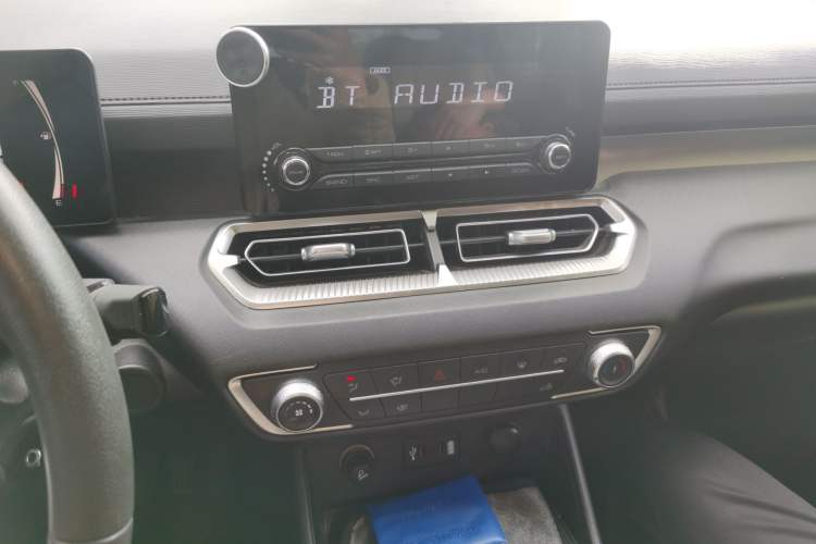 Used Great Wall King Kong Poer 2022 2.0T Manual Diesel Two-Wheel-Drive Entrepreneurial Long-Box Version GW4D20M Audio And AC Panel