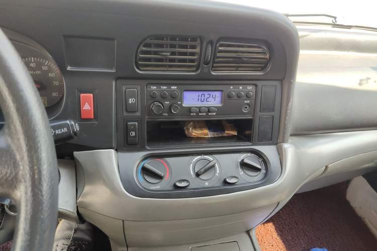 Used Jinbei Hiace 2014 2.0L Fifth-Generation Xiangyun Comfort Type 1 4G21C Audio And AC Panel
