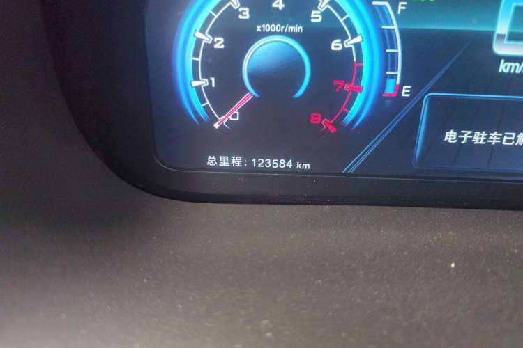 Used BYD Tang New Energy 2015 2.0T Four-Wheel-Drive Flagship Model Odometer Close Up