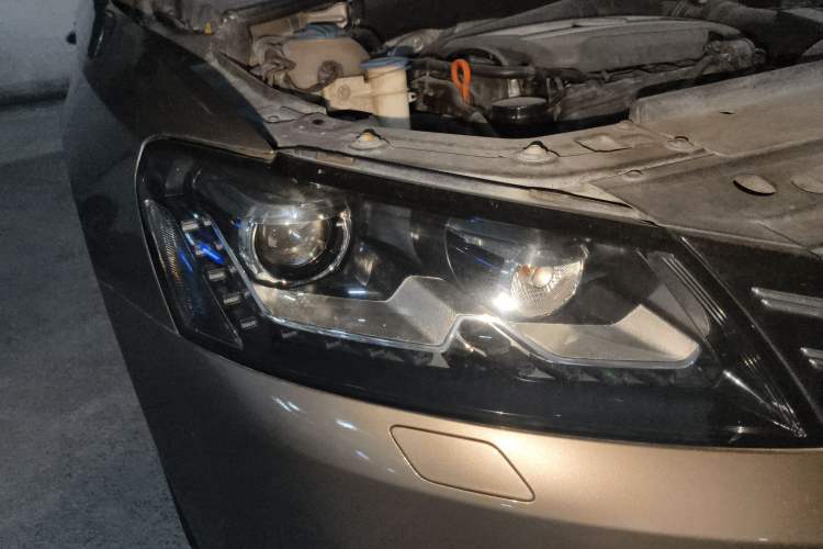 Used Volkswagen Passat 2011 1.8 TSI DSG Prestige Edition Right Front Headlight