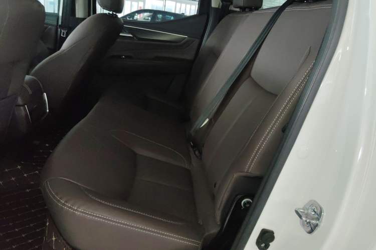 Used Dongfeng Palazzo 2022 2.0T Manual Two-Wheel Drive Luxury Version