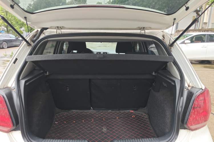 Used Volkswagen Polo 2014 1.6L Manual Comfort Edition Trunk