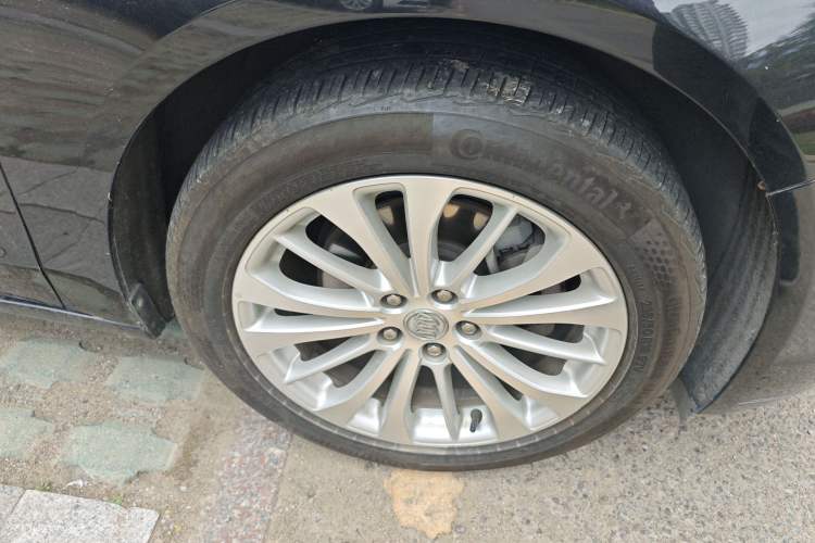 Used Buick LaCrosse 2016 Revised Version 28T Elite Edition Right Front Wheel Hub