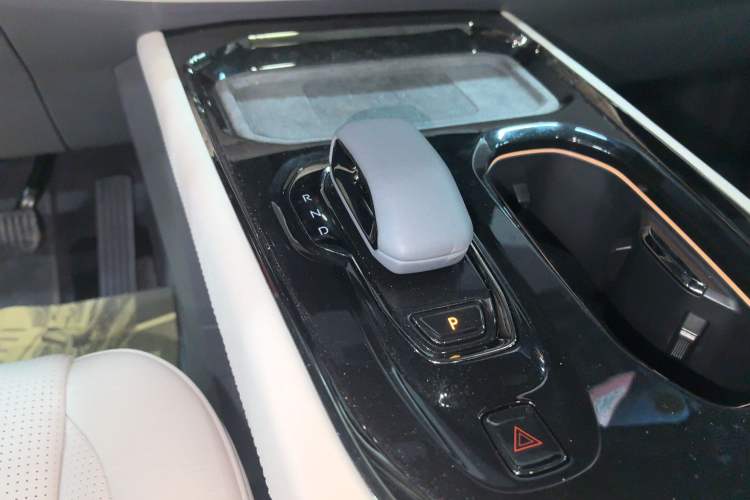 Used Zeekr 009 2024 7-Seater Walk-Through Version Four-Wheel Drive 108 kWh
