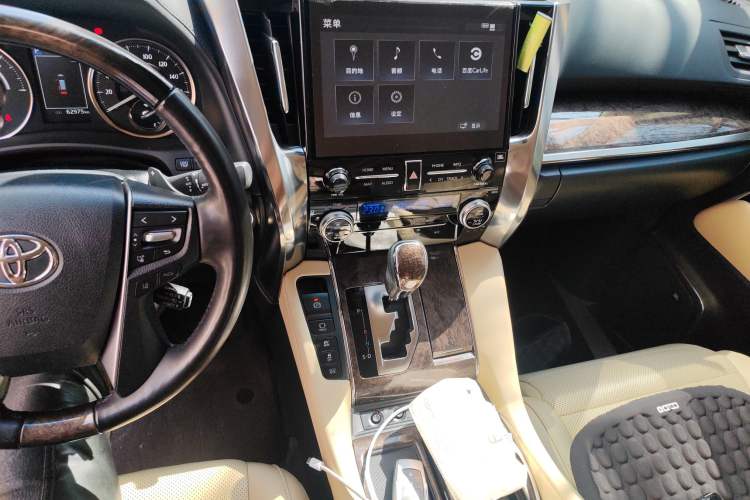 Used Toyota Vellfire 2023 Crown Dual-Engine 2.5L HV Ultimate Edition Audio And AC Panel