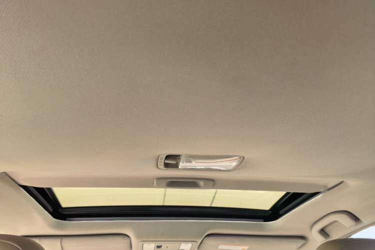 Used Nissan Tiida Sedan 2009 1.6L Automatic Tech Edition Headliner