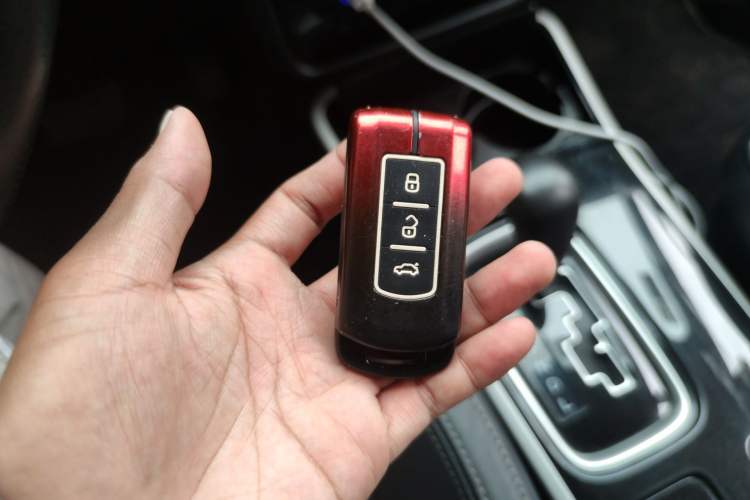 Used Mitsubishi Outlander 2019 2.4L 4x4 Zhi Xiang Edition 5 Seats China V Emission Standard