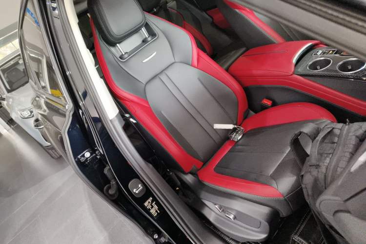 Used Hongqi HS3 2023 1.5T Two-Wheel Drive Shanwei Edition Right Front Seat