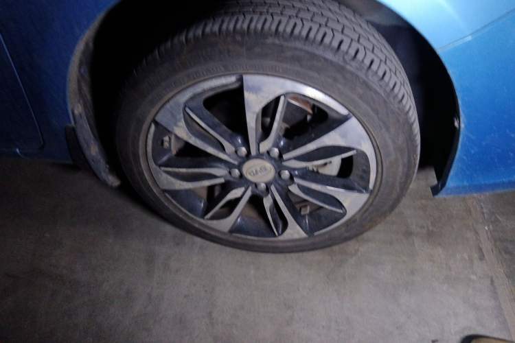 Used BYD Qin New Energy 2016 Qin EV300 Prestige Model Right Front Wheel Hub