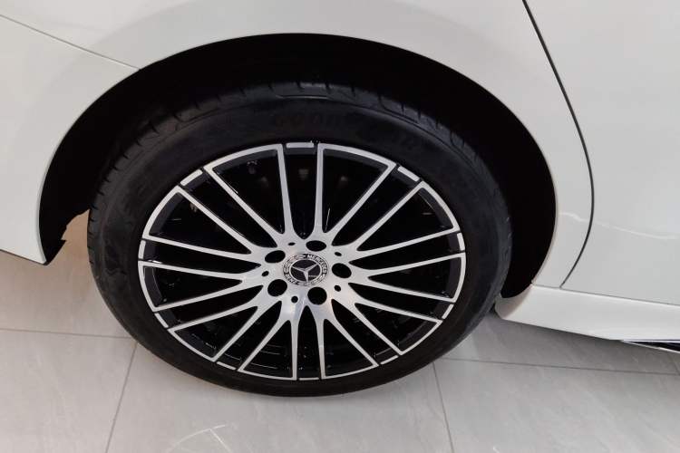 Used Mercedes-Benz C-Class 2024 Restyled C 260 L Sport Edition Exterior 5