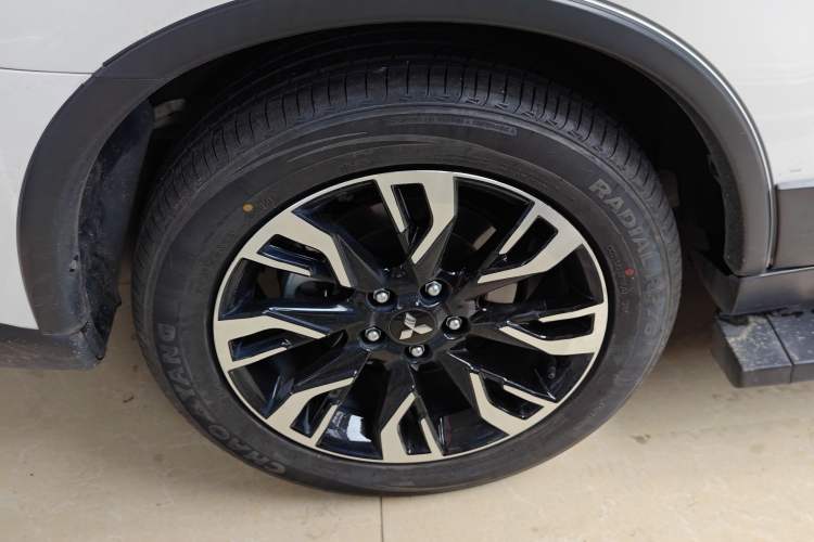 Used Mitsubishi Outlander 2019 2.4L Two-Wheel Drive ZhiXing Version 5 Seats China V Emission Standard Right Rear Wheel Hub