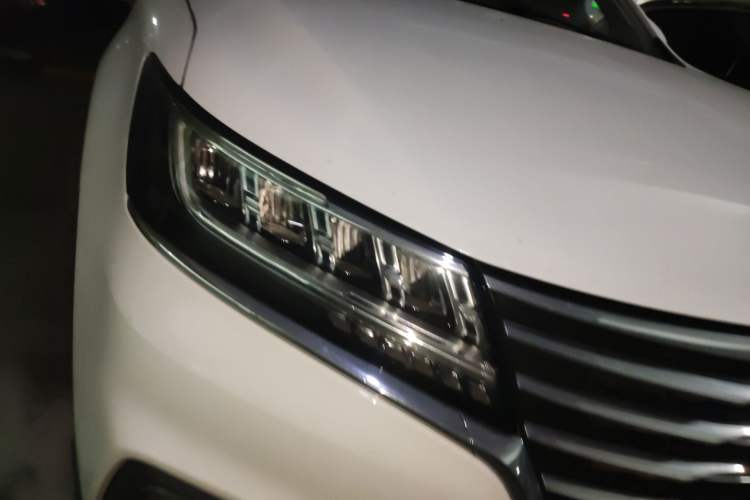 Used Roewe RX5 2019 20T Two-Wheel Drive Automatic Ali Smart Connectivity Platinum Edition
