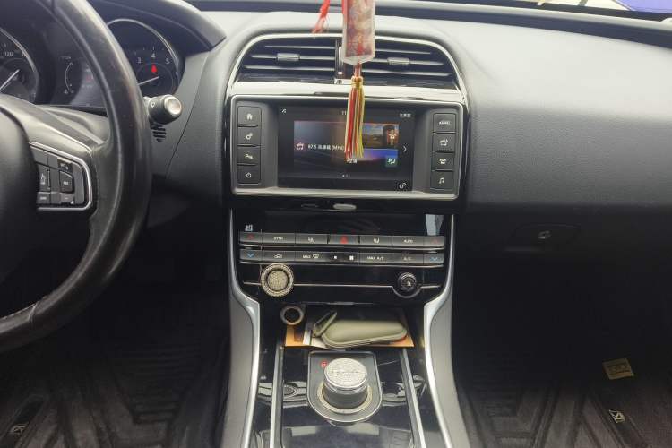 Used Jaguar XEL 2018 2.0T 200 PS Elite Edition Audio And AC Panel