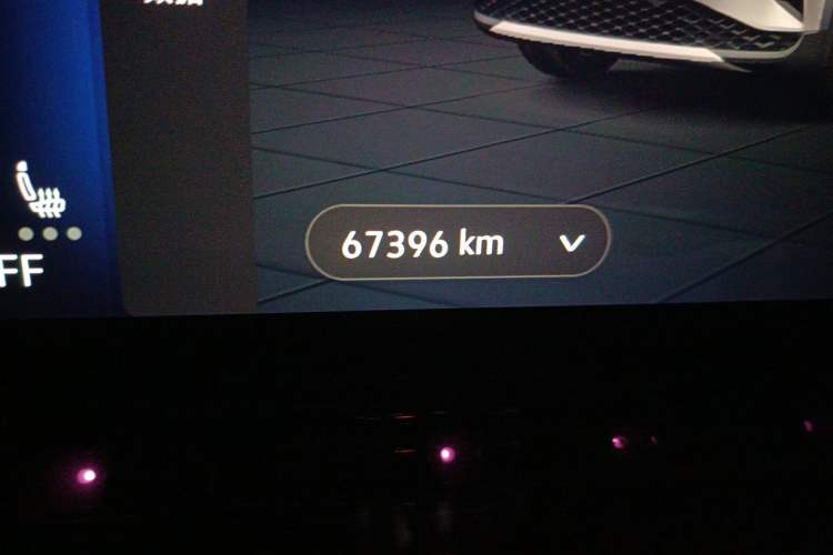 Used Volkswagen ID.4 CROZZ 2022 High-Performance PRIME Edition Odometer Close Up