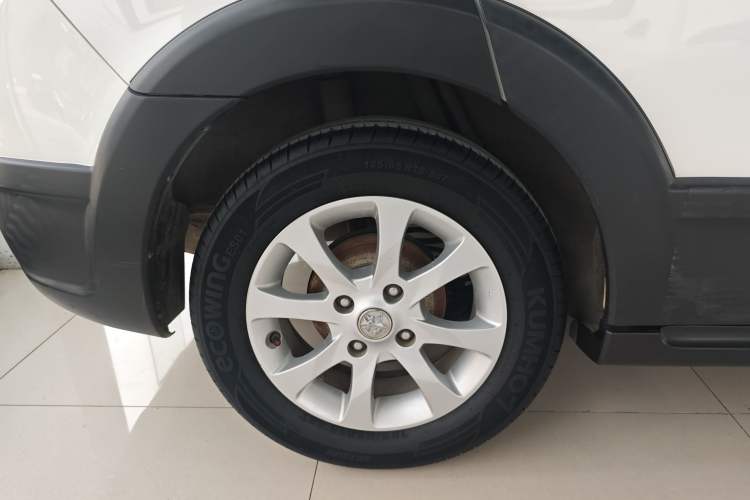 Used Venucia R50X 2015 1.6L Manual Luxury Edition