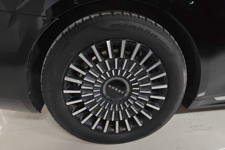 Used Zeekr 009 2024 Six-Seat Executive Version 4WD 108 kWh Right Rear Wheel Hub