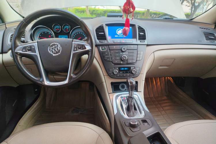 Used Buick Regal 2012 2.4L SIDI Flagship Edition Center Console