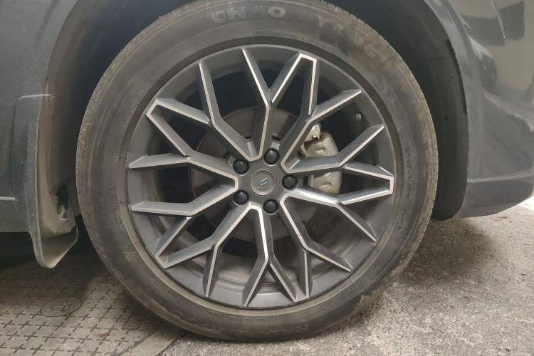 Used CHANGAN OSHAN Z6 2023 Blue Whale 1.5T DCT Smart Edition Right Front Wheel Hub