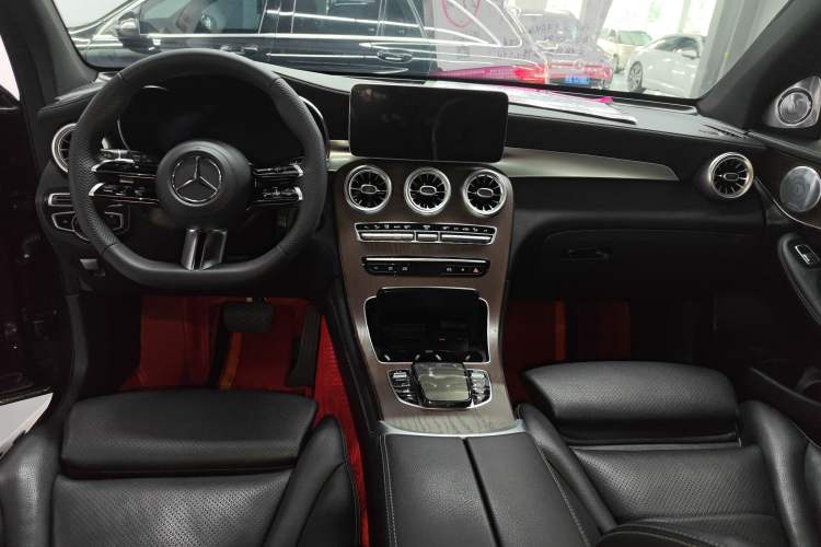 Used Mercedes-Benz GLC 2020 Facelift GLC 300 L 4MATIC Dynamic Edition