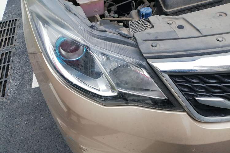 Used CHANGAN KAICHENG Oushang A600 2016 1.5L Manual Luxury 6-Seater Right Front Headlight