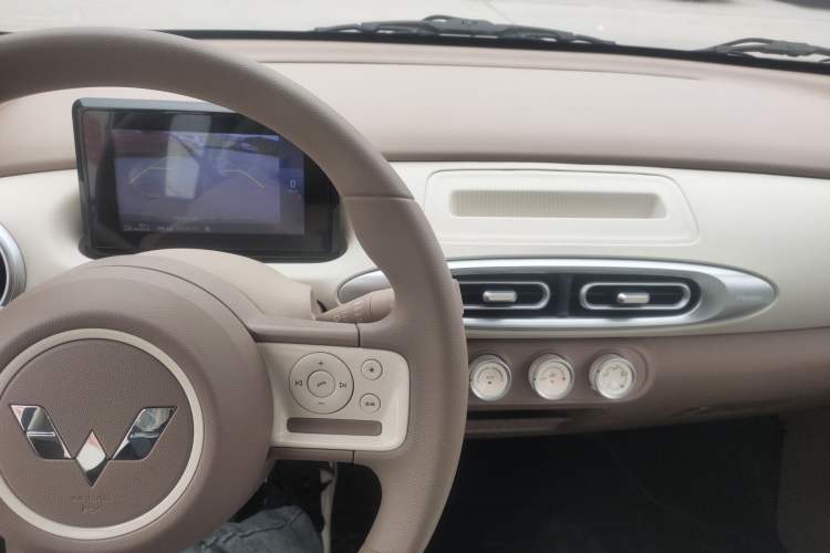 Used Wuling Hongguang MINIEV 2025 Four-Door Version Advanced Edition Audio And AC Panel