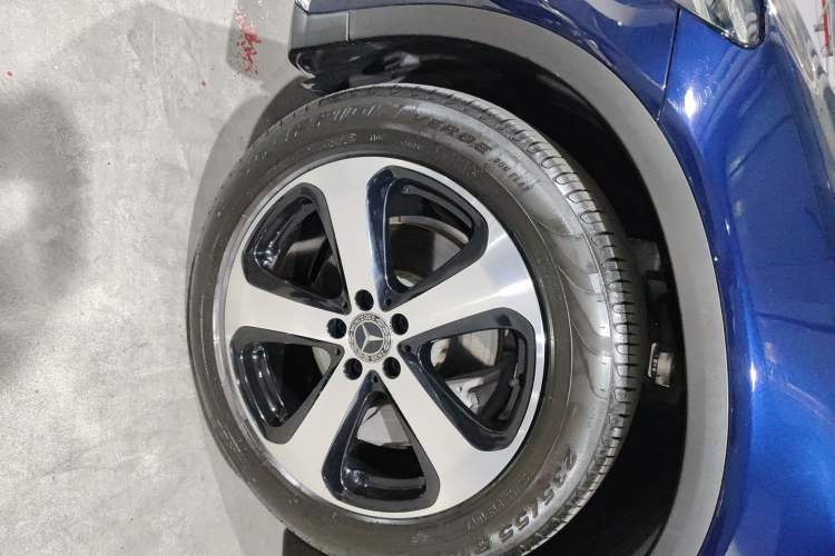 Used Mercedes-Benz GLC 2018 Facelift GLC 260 4MATIC Luxury Edition
