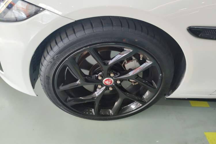 Used Jaguar XE 2015 2.0T 200 PS R-Sport