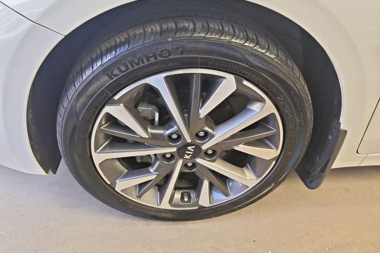 Used Kia K3 2020 1.5L CVT Fashion Edition Exterior 4