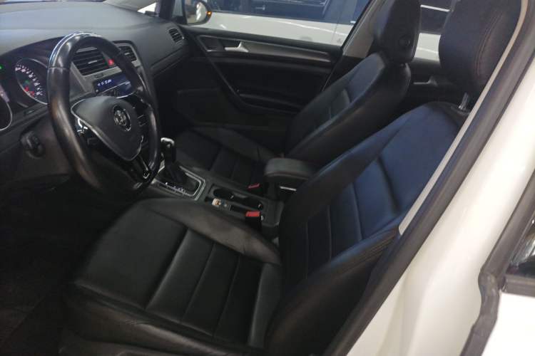 Used Volkswagen Golf 2016 1.6L Automatic Fashion Model