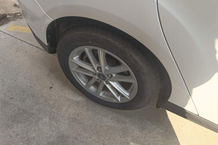 Used Ford Focus 2017 Hatchback 1.6L Automatic Fashion Edition Smart Drive Version
