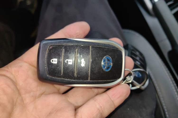 Used Toyota Corolla 2017 Revised Dual-Engine 1.8L E-CVT Elite Edition Vehicle Key