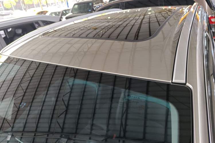 Used AION Y 2023 Plus 510 Smart Edition Roof