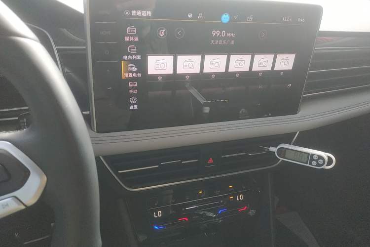 Used Volkswagen Tiguan L 2024 Outstanding Model 330TSI Automatic Two-Wheel Drive R-Line Dragon Glory Edition Audio And AC Panel