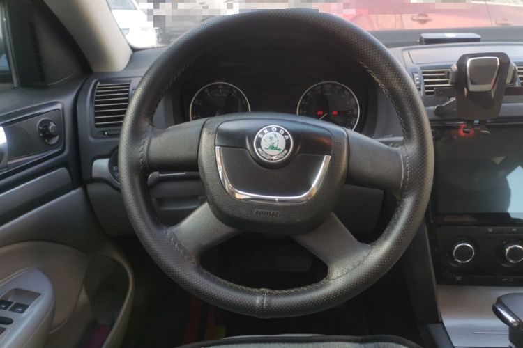 Used Skoda Octavia 2010 1.6L Automatic Eado Edition Steering Wheel