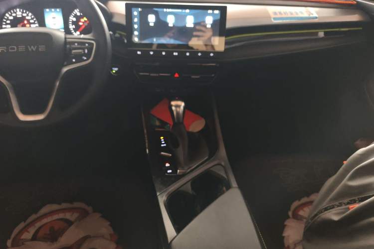 Used Roewe i5 2021 1.5L CVT Platinum Edition Audio And AC Panel