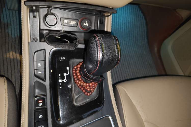 Used Baojun 730 2017 1.8L iAMT Prestige Version 7 Seats Gear Lever