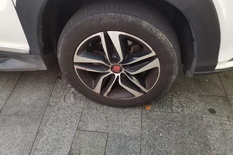 Used BYD Tang New Energy 2015 2.0T Four-Wheel-Drive Flagship Model
