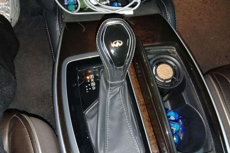 Used Infiniti QX60 2016 2.5 S/C Hybrid Two-Wheel-Drive Excellence Edition China V Standard
