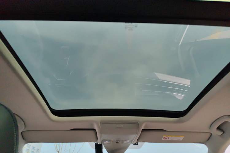 Used Volkswagen Tiguan L 2023 Facelifted 380TSI Automatic All-Wheel Drive R-Line Plus Version 7-Seater Headliner