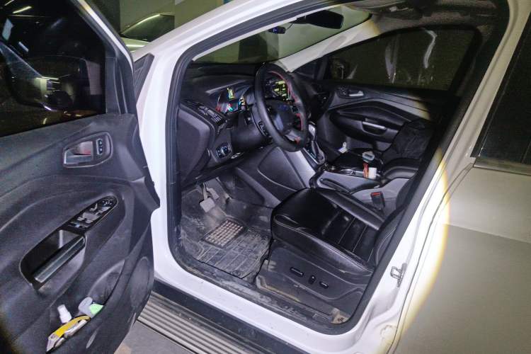 Used Ford Kuga 2015 2.0L GTDi Four-Wheel Drive Prestige Model Driver Seat