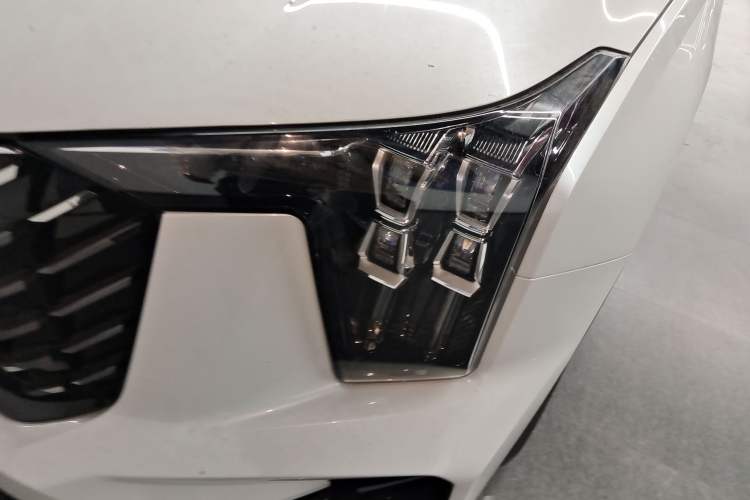 Used GAC Trumpchi GS8 2025 Linghang Series 2.0 TGDI Two-Wheel-Drive Luxury Edition 5 Seats Left Front Headlight