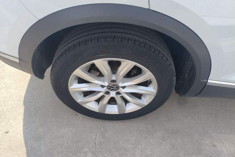 Used Volkswagen T-ROC 2021 Revised Version 280TSI DSG Two-Wheel Drive Elite Connect Edition Right Rear Wheel Hub